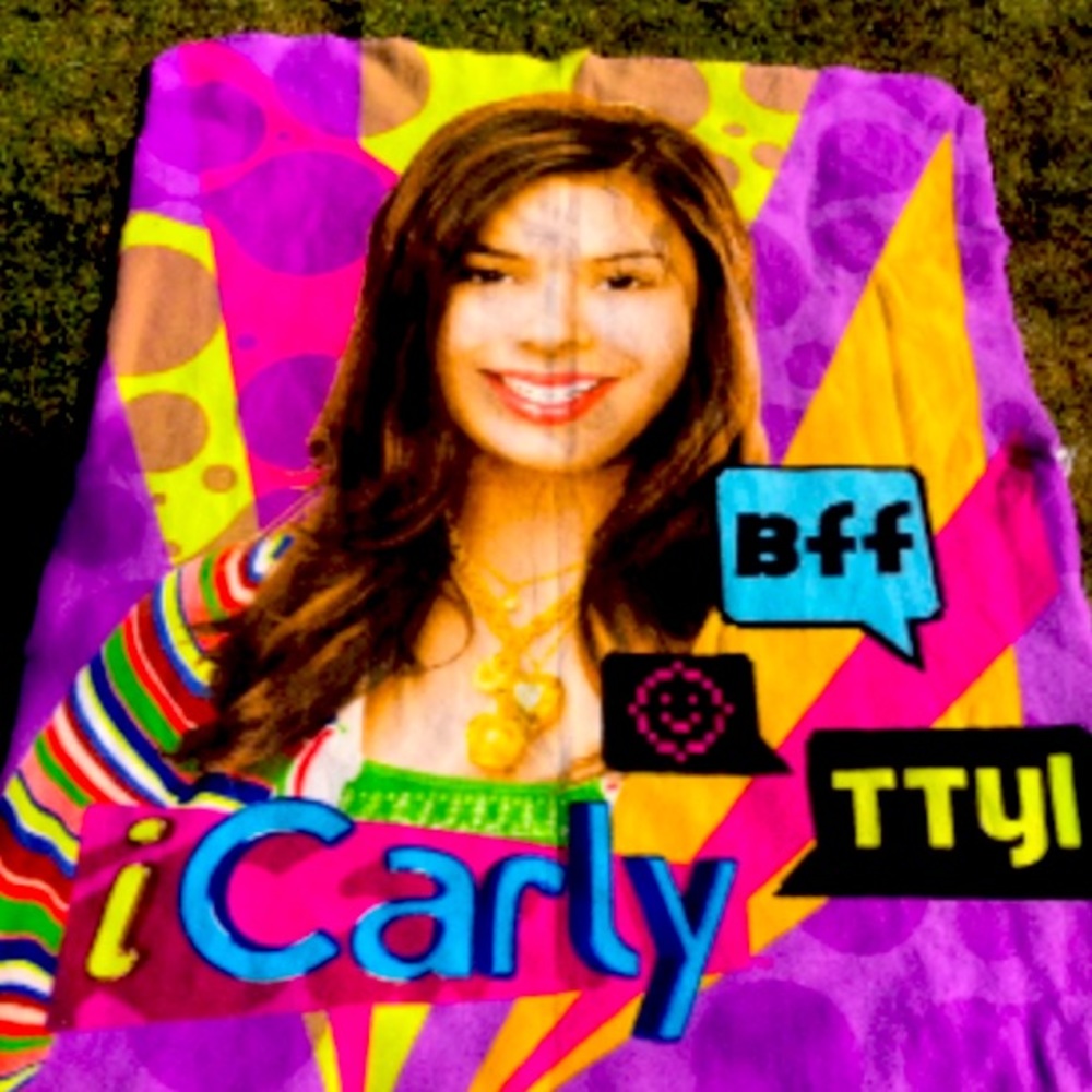 Purple colorful iCarly blanket